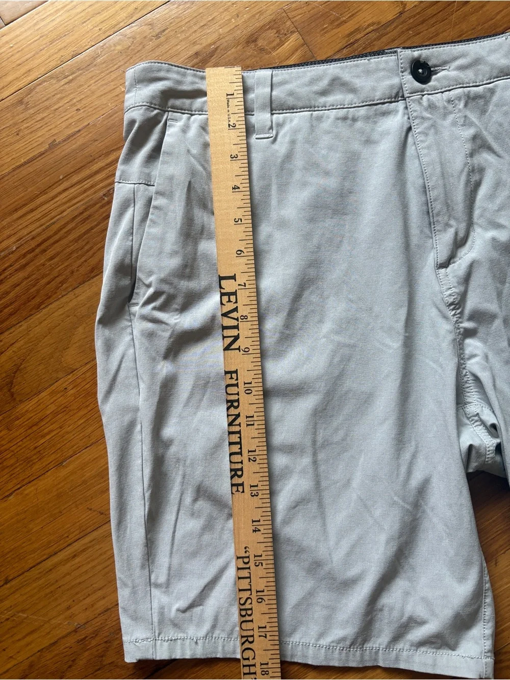 Vuori Shorts Men’s Size 34 Chino Golf Hiking Casual Gray Moisture Wicking